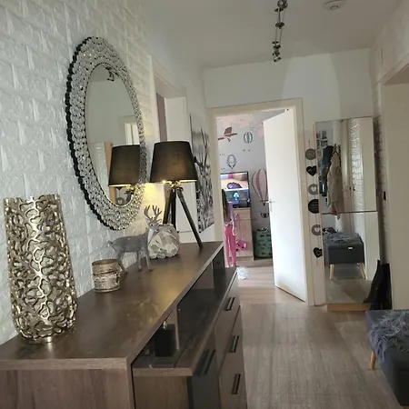 Mit 3 Apartment *
